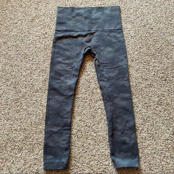 Spanx Womens Look At Me Now Seamless Leggings Sage Camo Print Cropped Shapewear - Picture 2 of 8